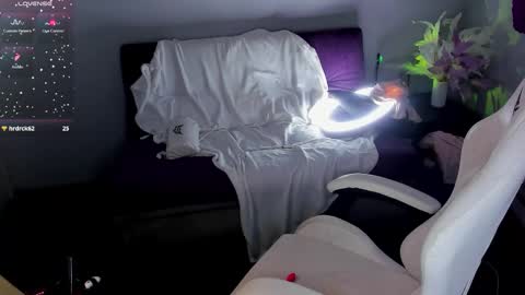 Jess online show from 03/25/26, 02:17