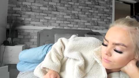 jessiebella0210_ online show from 11/03/25, 03:13