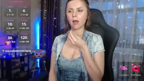 Snapshot of jessiemays chatting on 04/17/26, 10:46 Jess online show from 04/17/26, 10:46