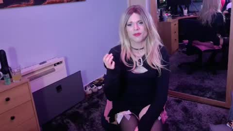 Snapshot of jessiessicaxx chatting on 12/20/24, 04:04 Jessiessicaxx online show from 12/20/24, 04:04
