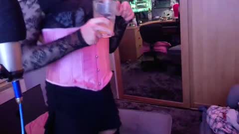 Snapshot of jessiessicaxx chatting on 12/22/24, 04:28 Jessiessicaxx online show from 12/22/24, 04:28