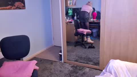 Snapshot of jessiessicaxx chatting on 01/18/25, 11:54 Jessiessicaxx online show from 01/18/25, 11:54