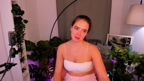 Snapshot of jessiestarz chatting on 01/19/25, 04:36 Jessi online show from 01/19/25, 04:36