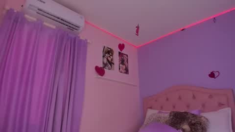 Snapshot of jessietaylor1 chatting on 02/25/25, 09:13 JessieTaylor1 online show from 02/25/25, 09:13