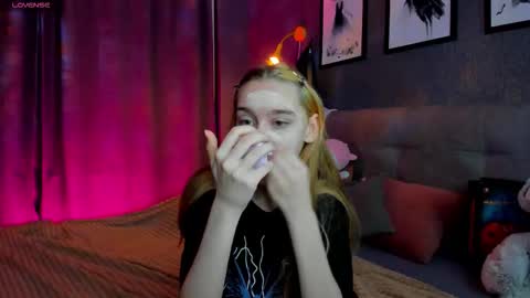 Jessie online show from 10/28/25, 08:29