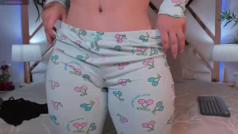 JESSICA STONNE online show from 11/28/25, 05:43