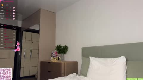 Mona online show from 02/22/25, 03:34