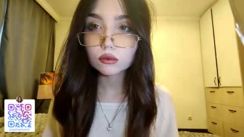 I am Gina ntmu Lets hit 10 Thumbs Up together online show from 12/21/25, 06:42