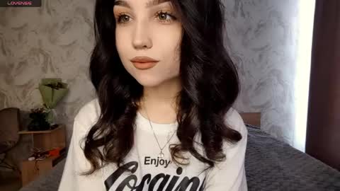 I am Gina ntmu Lets hit 10 Thumbs Up together online show from 04/22/26, 06:49