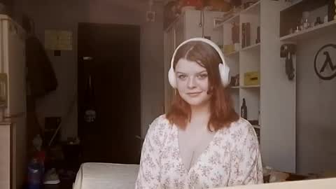 Snapshot of jettanicolay chatting on 06/09/26, 10:38 I am Gina ntmu Lets hit 10 Thumbs Up together online show from 06/09/26, 10:38