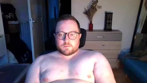 Snapshot of jeuneloup92 chatting on 02/10/26, 05:28 jeuneloup92 online show from 02/10/26, 05:28