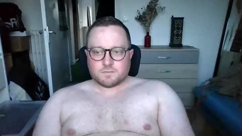 Snapshot of jeuneloup92 chatting on 02/16/26, 05:31 jeuneloup92 online show from 02/16/26, 05:31