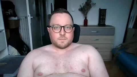 Snapshot of jeuneloup92 chatting on 02/17/26, 04:57 jeuneloup92 online show from 02/17/26, 04:57