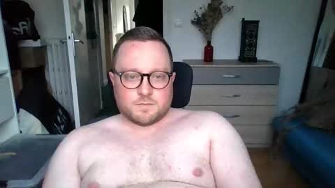 Snapshot of jeuneloup92 chatting on 02/18/26, 04:58 jeuneloup92 online show from 02/18/26, 04:58