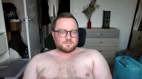 Snapshot of jeuneloup92 chatting on 02/27/26, 04:07 jeuneloup92 online show from 02/27/26, 04:07