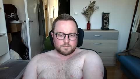 Snapshot of jeuneloup92 chatting on 03/03/26, 04:57 jeuneloup92 online show from 03/03/26, 04:57