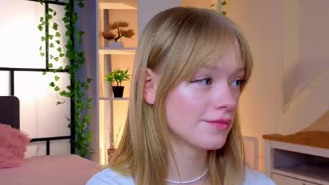 Gwen online show from 03/25/26, 08:15