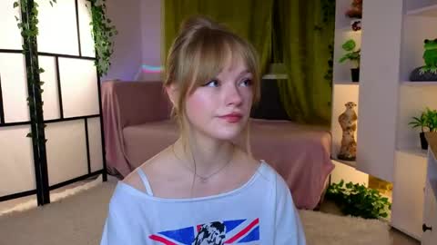 Gwen online show from 04/22/26, 09:27