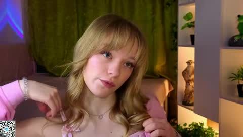 Gwen online show from 04/24/26, 08:22