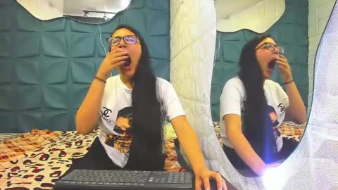 Queen and King online show from 12/11/24, 02:52