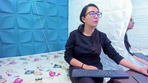 Queen and King online show from 12/22/24, 02:28