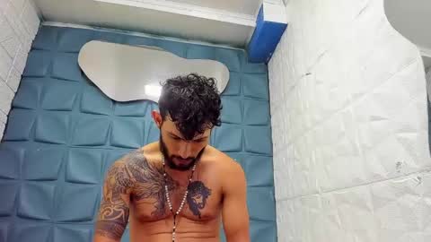 Queen and King online show from 12/23/24, 02:35