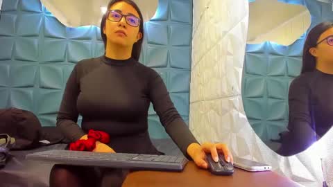 Queen and King online show from 01/05/25, 01:35