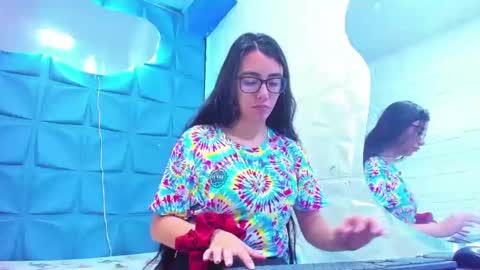 Queen and King online show from 01/09/25, 01:08