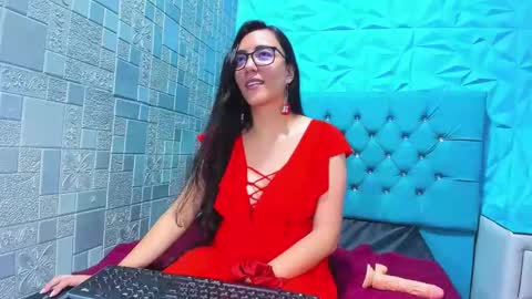 Queen and King online show from 01/21/25, 07:28