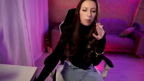 Snapshot of jeyssy69 chatting on 02/01/25, 01:44 Jeyssy also Andra online show from 02/01/25, 01:44