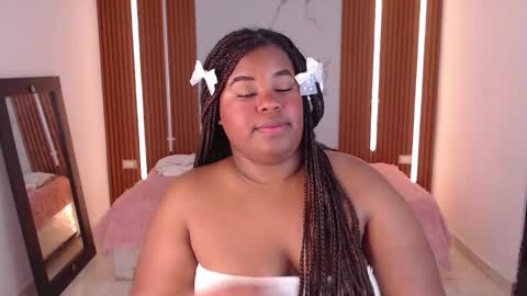 Snapshot of jhann_ chatting on 11/12/25, 08:30 Jahnniela online show from 11/12/25, 08:30