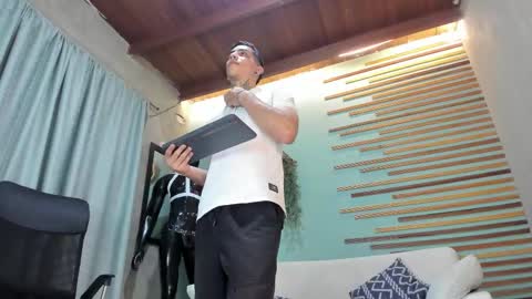 Jharol  online show from 11/19/25, 01:27