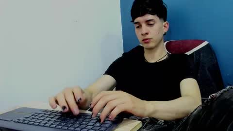 Jheampiero online show from 12/16/25, 02:11