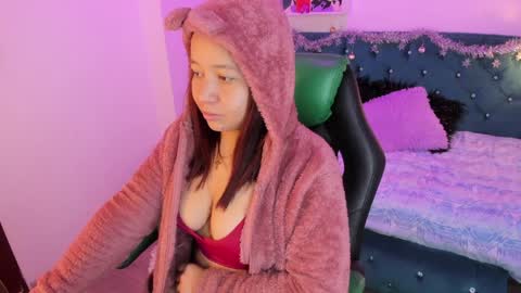 Snapshot of jhiinny_brownn chatting on 12/23/24, 03:40 Jhiinny online show from 12/23/24, 03:40
