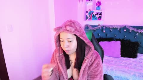 Snapshot of jhiinny_brownn chatting on 12/28/24, 01:29 Jhiinny online show from 12/28/24, 01:29