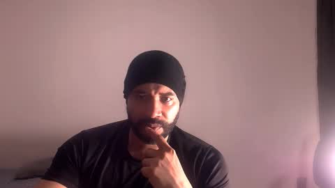 En moreno online show from 11/18/25, 06:23