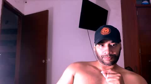 En moreno online show from 12/14/25, 01:05