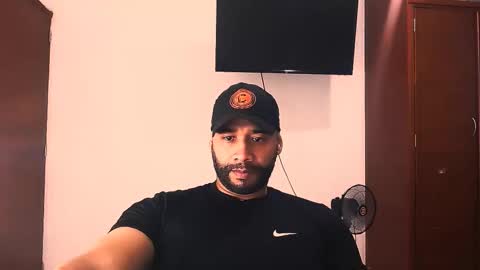 En moreno online show from 12/18/25, 12:06