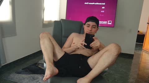 Jhoan Saenz online show from 10/17/25, 06:43