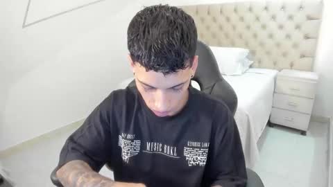 Snapshot of jhoanleandro chatting on 09/23/25, 05:32 jhoanleandro online show from 09/23/25, 05:32