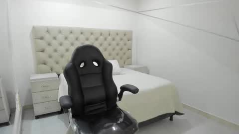 Snapshot of jhoanleandro chatting on 10/22/25, 04:02 jhoanleandro online show from 10/22/25, 04:02