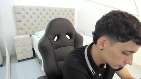 Snapshot of jhoanleandro chatting on 10/24/25, 05:04 jhoanleandro online show from 10/24/25, 05:04