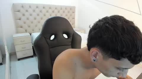 Snapshot of jhoanleandro chatting on 10/25/25, 04:20 jhoanleandro online show from 10/25/25, 04:20