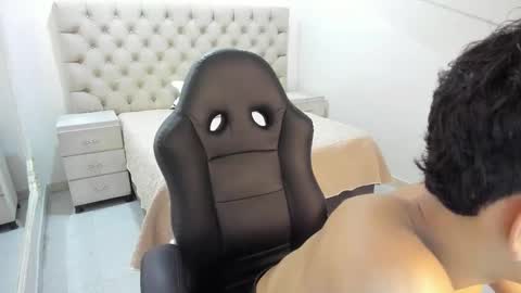 Snapshot of jhoanleandro chatting on 10/28/25, 04:49 jhoanleandro online show from 10/28/25, 04:49