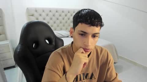 Snapshot of jhoanleandro chatting on 10/31/25, 04:35 jhoanleandro online show from 10/31/25, 04:35