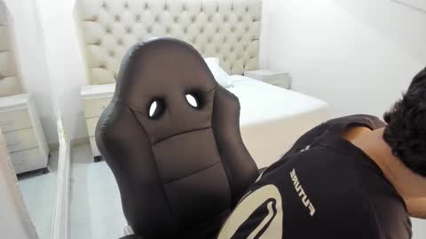 Snapshot of jhoanleandro chatting on 11/02/25, 04:59 jhoanleandro online show from 11/02/25, 04:59