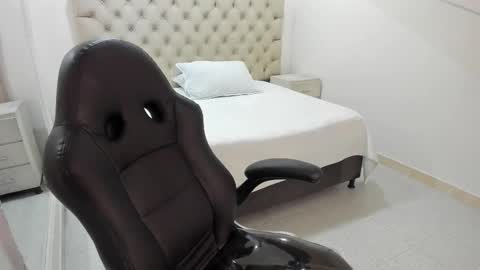 Snapshot of jhoanleandro chatting on 11/07/25, 05:29 jhoanleandro online show from 11/07/25, 05:29