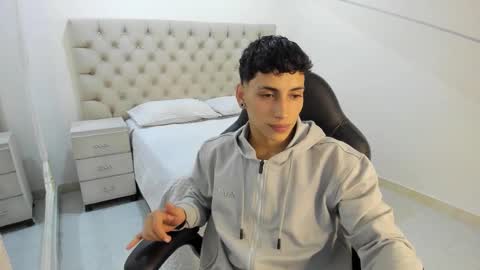 Snapshot of jhoanleandro chatting on 11/15/25, 04:54 jhoanleandro online show from 11/15/25, 04:54