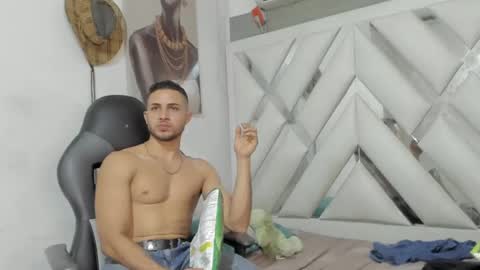 Snapshot of jhonny_flames7 chatting on 12/23/24, 10:10 jhonny online show from 12/23/24, 10:10