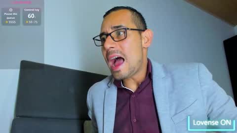 Snapshot of jhonyalzate chatting on 12/18/25, 01:11 Jhony Alzate online show from 12/18/25, 01:11